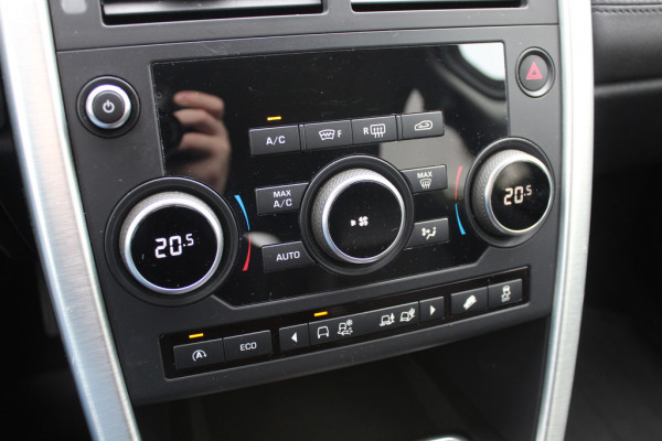 Land Rover Discovery Sport 2.0 TD4 HSE / Trekhaak / Panoramadak / Camera / Leder / 18'' / Keyless / Navigatie / Stoelverwarming / Xenon / Cruise Control