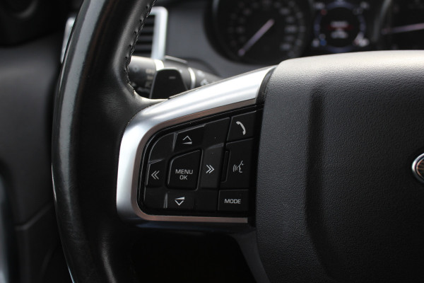 Land Rover Discovery Sport 2.0 TD4 HSE / Trekhaak / Panoramadak / Camera / Leder / 18'' / Keyless / Navigatie / Stoelverwarming / Xenon / Cruise Control