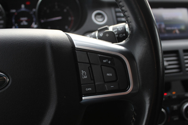 Land Rover Discovery Sport 2.0 TD4 HSE / Trekhaak / Panoramadak / Camera / Leder / 18'' / Keyless / Navigatie / Stoelverwarming / Xenon / Cruise Control