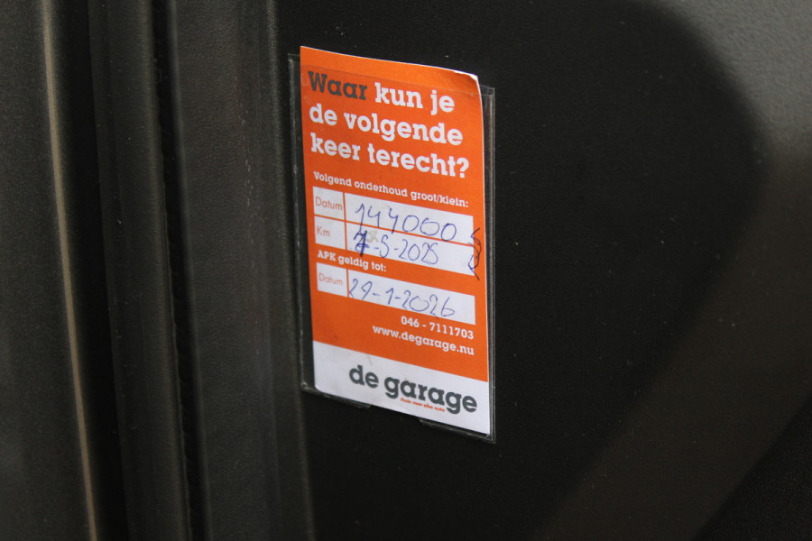 Land Rover Discovery Sport 2.0 TD4 HSE / Trekhaak / Panoramadak / Camera / Leder / 18'' / Keyless / Navigatie / Stoelverwarming / Xenon / Cruise Control