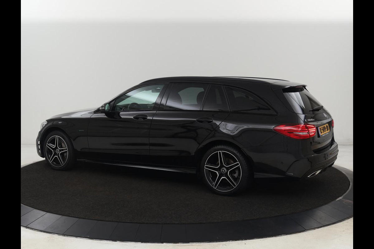 Mercedes-Benz C-Klasse 300e AMG Limited | Panoramadak | 360 Camera | Stoelverwarming | Carplay | Matrix LED | Leder/Alcantara | Navigatie | Park Assist | Sfeerverlichting | PHEV | Plug In