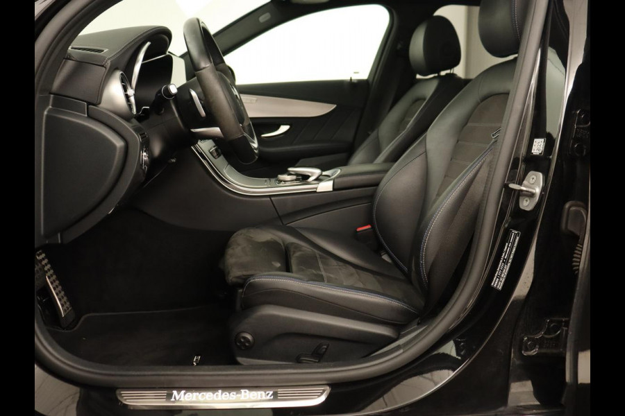 Mercedes-Benz C-Klasse 300e AMG Limited | Panoramadak | 360 Camera | Stoelverwarming | Carplay | Matrix LED | Leder/Alcantara | Navigatie | Park Assist | Sfeerverlichting | PHEV | Plug In
