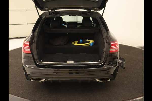 Mercedes-Benz C-Klasse 300e AMG Limited | Panoramadak | 360 Camera | Stoelverwarming | Carplay | Matrix LED | Leder/Alcantara | Navigatie | Park Assist | Sfeerverlichting | PHEV | Plug In