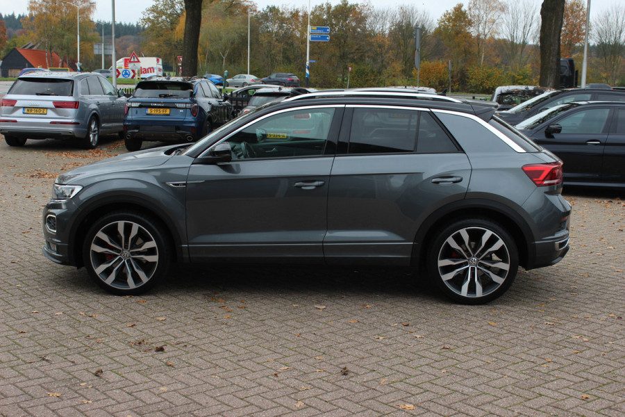 Volkswagen T-Roc 2.0 TSI 4Motion Sport 3x R-line / Panoramadak / CarPlay / Parkeerhulp V+A / 18'' / Stoelverwarming / Dodehoek / ACC