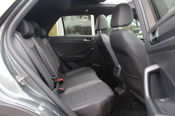 Volkswagen T-Roc 2.0 TSI 4Motion Sport 3x R-line / Panoramadak / CarPlay / Parkeerhulp V+A / 18'' / Stoelverwarming / Dodehoek / ACC