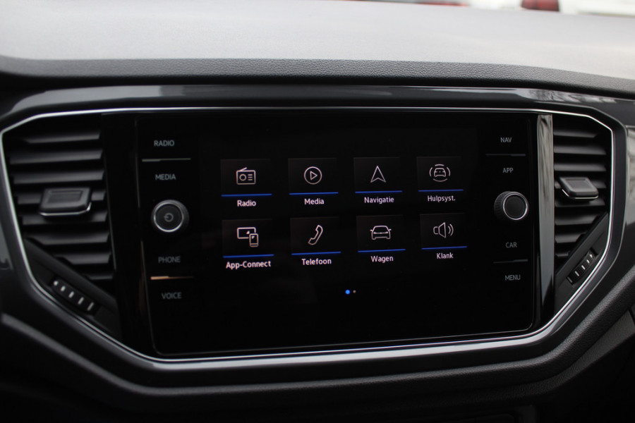 Volkswagen T-Roc 2.0 TSI 4Motion Sport 3x R-line / Panoramadak / CarPlay / Parkeerhulp V+A / 18'' / Stoelverwarming / Dodehoek / ACC