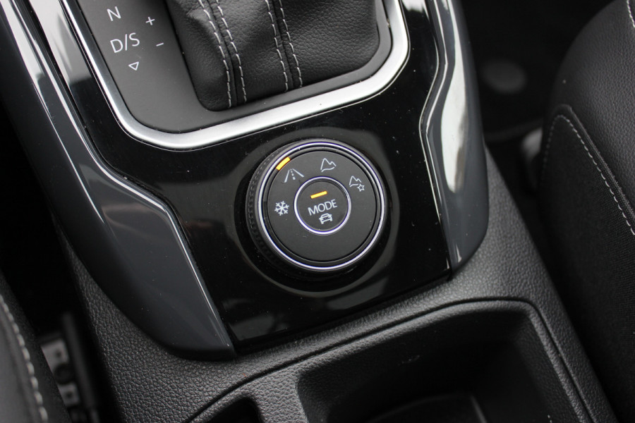 Volkswagen T-Roc 2.0 TSI 4Motion Sport 3x R-line / Panoramadak / CarPlay / Parkeerhulp V+A / 18'' / Stoelverwarming / Dodehoek / ACC