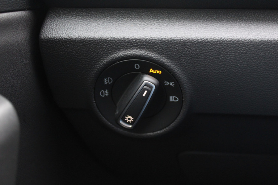 Volkswagen T-Roc 2.0 TSI 4Motion Sport 3x R-line / Panoramadak / CarPlay / Parkeerhulp V+A / 18'' / Stoelverwarming / Dodehoek / ACC