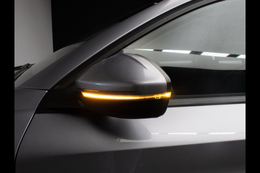 Peugeot 208 1.2 PureTech Blue Lease Active Sport (APPLE CARPLAY,NAVI,CRUISE,CLIMATE,PDC,LED,SPORTSTOELEN,NETTE STAAT)