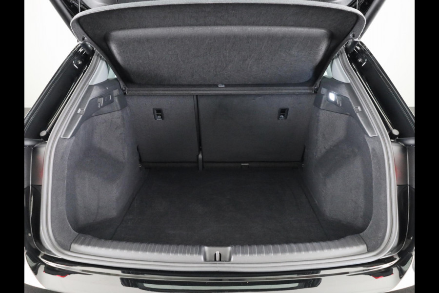 Audi Q4 e-tron 45 quattro Advanced edition 82 kWh 286pk Private lease vanaf €778,- pm | Navigatie | Parkeercamera | Verwarmbare voorstoelen | Matrix led verlichting