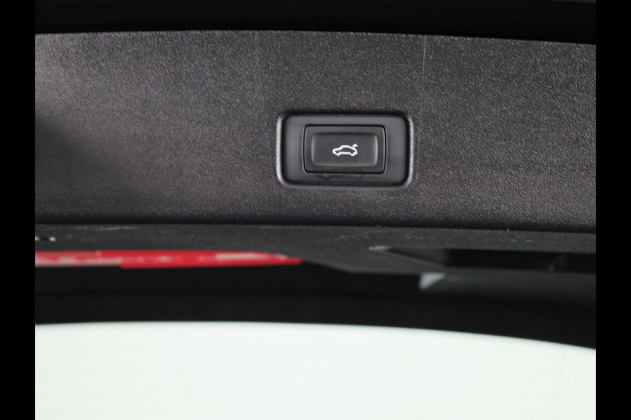 Audi Q4 e-tron 45 quattro Advanced edition 82 kWh 286pk Private lease vanaf €778,- pm | Navigatie | Parkeercamera | Verwarmbare voorstoelen | Matrix led verlichting