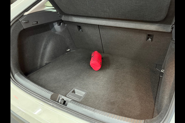 Volkswagen Taigo 1.0 TSI Style Automaat | Camera | Adaptive Cruise Control | 17' inch | LED | Navigatie