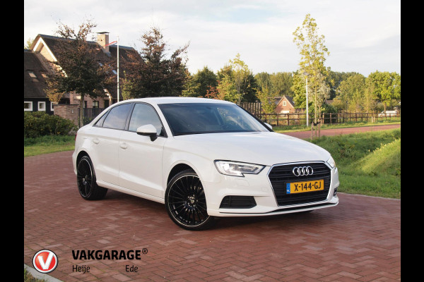 Audi A3 Limousine 35 TFSI CoD Pro Line | 19 Inch | Navigatie | Privacy glas |