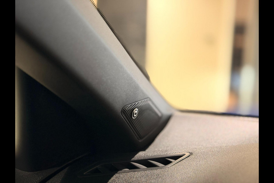 Volkswagen T-Roc 2.0 TSI 4Motion R 300PK Pano|Beats|Camera|Blind|ACC|Trekhaak|Virtual