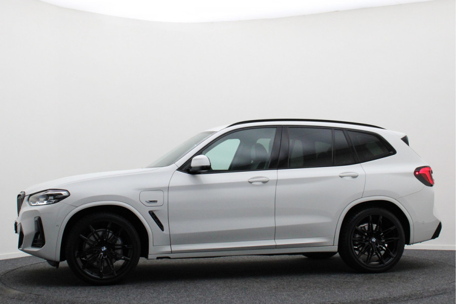 BMW X3 xDrive30e High Executive M-pakket Leer, Stoelverwarming, Camera, Cruise, Apple Carplay, LED, DAB, 21''