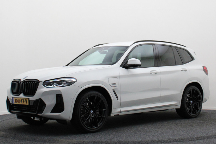 BMW X3 xDrive30e High Executive M-pakket Leer, Stoelverwarming, Camera, Cruise, Apple Carplay, LED, DAB, 21''