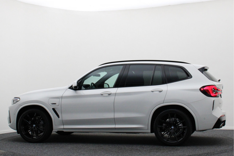 BMW X3 xDrive30e High Executive M-pakket Leer, Stoelverwarming, Camera, Cruise, Apple Carplay, LED, DAB, 21''
