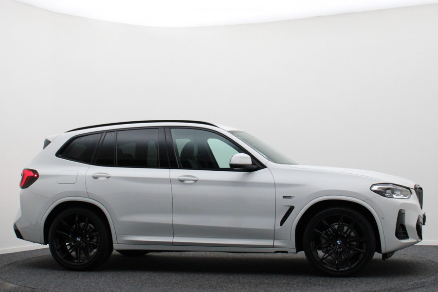 BMW X3 xDrive30e High Executive M-pakket Leer, Stoelverwarming, Camera, Cruise, Apple Carplay, LED, DAB, 21''
