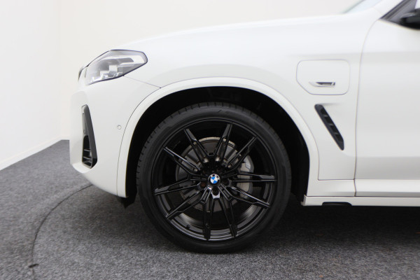 BMW X3 xDrive30e High Executive M-pakket Leer, Stoelverwarming, Camera, Cruise, Apple Carplay, LED, DAB, 21''
