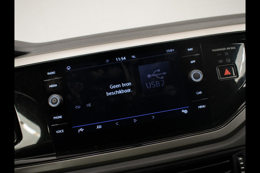 Volkswagen Polo 1.0 TSI Sport (APPLE CARPLAY,NAVI,CRUISE,PDC,CAMERA,SPORTSTOELEN,GETINT,CLIMATE,NETTESTAAT)