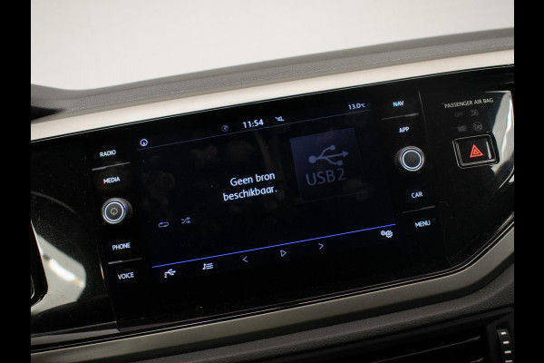 Volkswagen Polo 1.0 TSI Sport (APPLE CARPLAY,NAVI,CRUISE,PDC,CAMERA,SPORTSTOELEN,GETINT,CLIMATE,NETTESTAAT)