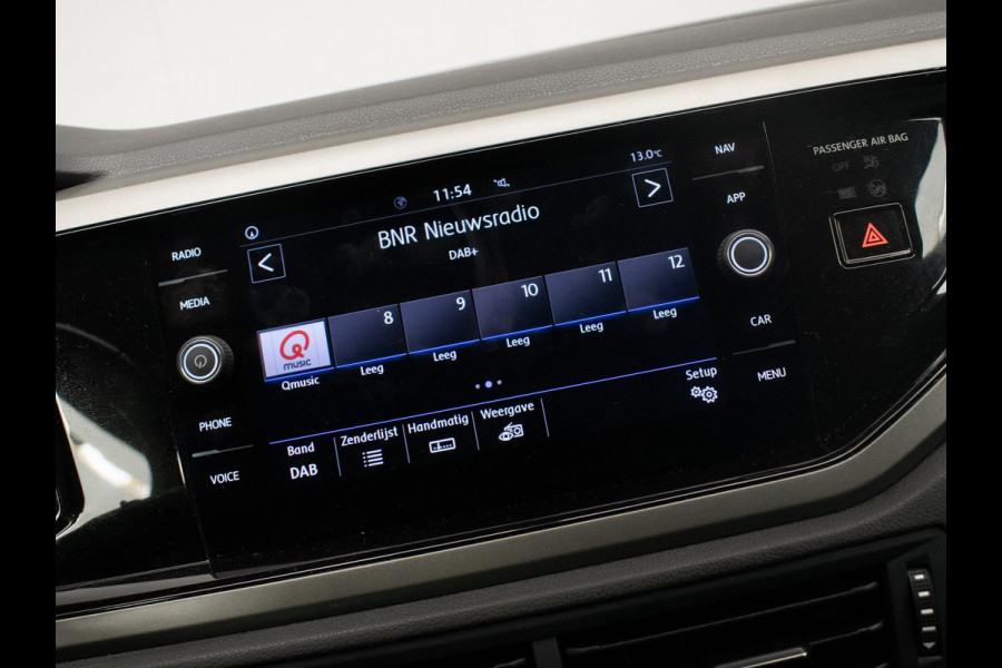 Volkswagen Polo 1.0 TSI Sport (APPLE CARPLAY,NAVI,CRUISE,PDC,CAMERA,SPORTSTOELEN,GETINT,CLIMATE,NETTESTAAT)