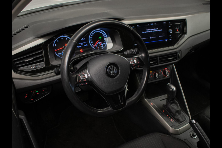 Volkswagen Polo 1.0 TSI Sport (APPLE CARPLAY,NAVI,CRUISE,PDC,CAMERA,SPORTSTOELEN,GETINT,CLIMATE,NETTESTAAT)