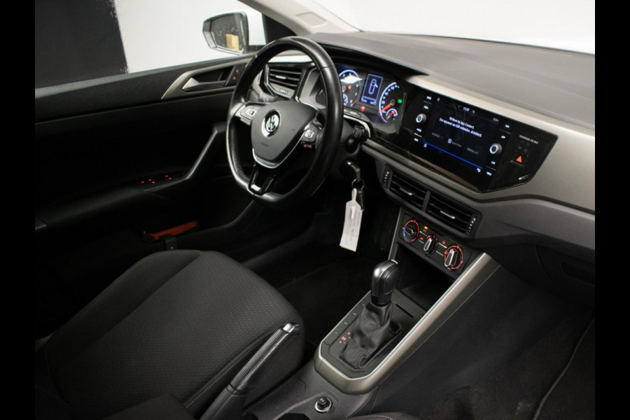 Volkswagen Polo 1.0 TSI Sport (APPLE CARPLAY,NAVI,CRUISE,PDC,CAMERA,SPORTSTOELEN,GETINT,CLIMATE,NETTESTAAT)