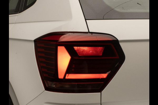 Volkswagen Polo 1.0 TSI Sport (APPLE CARPLAY,NAVI,CRUISE,PDC,CAMERA,SPORTSTOELEN,GETINT,CLIMATE,NETTESTAAT)