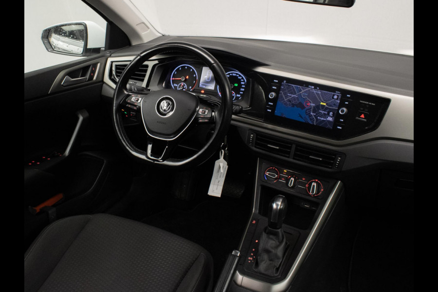 Volkswagen Polo 1.0 TSI Sport (APPLE CARPLAY,NAVI,CRUISE,PDC,CAMERA,SPORTSTOELEN,GETINT,CLIMATE,NETTESTAAT)
