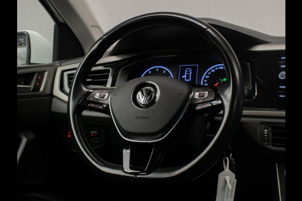Volkswagen Polo 1.0 TSI Sport (APPLE CARPLAY,NAVI,CRUISE,PDC,CAMERA,SPORTSTOELEN,GETINT,CLIMATE,NETTESTAAT)