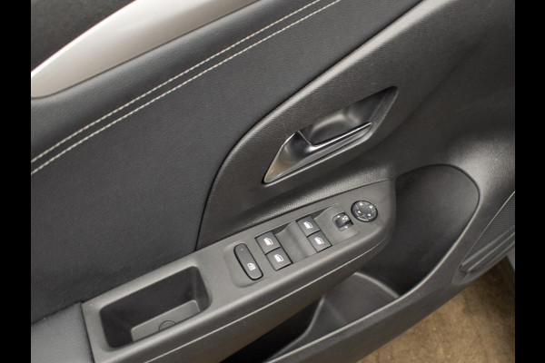 Opel CORSA-E GS Line 50 kWh Sport (APPLE CARPLAY,NAVI,DIGITALE COCKPIT,CRUISE,SPORTSTOELEN,CAMERA,GETINT,NETTESTAAT)