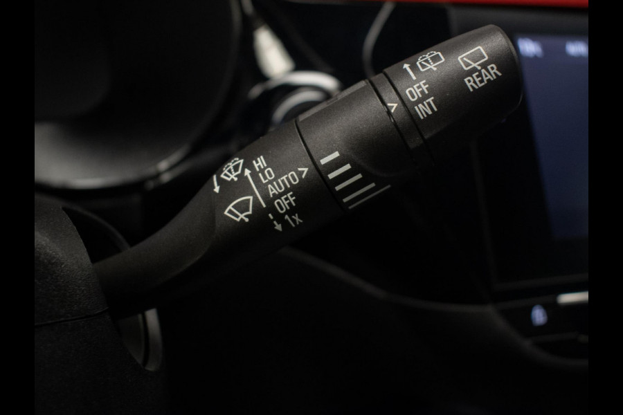 Opel CORSA-E GS Line 50 kWh Sport (APPLE CARPLAY,NAVI,DIGITALE COCKPIT,CRUISE,SPORTSTOELEN,CAMERA,GETINT,NETTESTAAT)