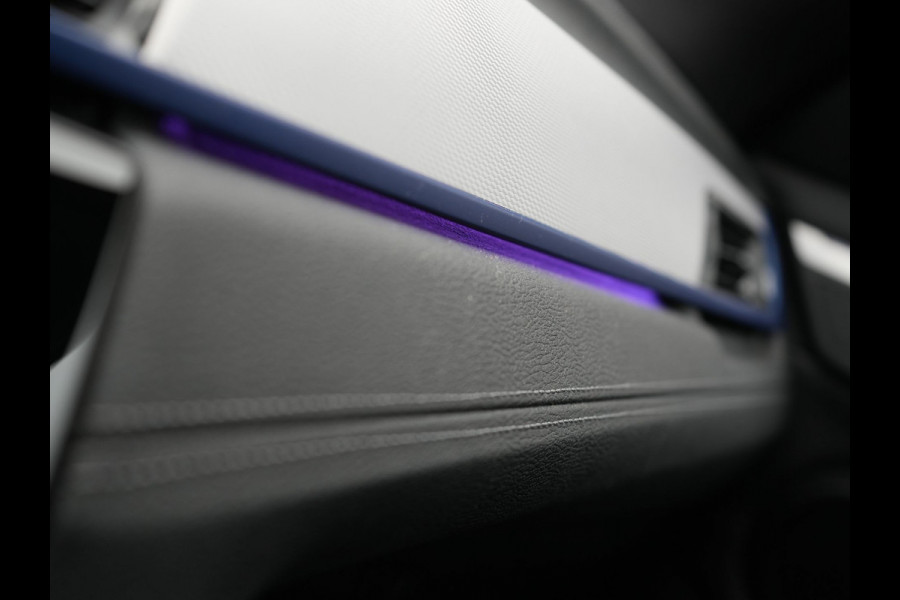 BMW X1 xDrive25e M Sport Plug In Hybrid Storm Bay Metallic 221pk Dealer O.H. PHEV | Panodak | Head Up | Adaptive Cruise | Camera | Stoelen & Stuur Verwarmd | Sfeerverlichting | Keyless | Navigatie | 19"L.M | DAB |