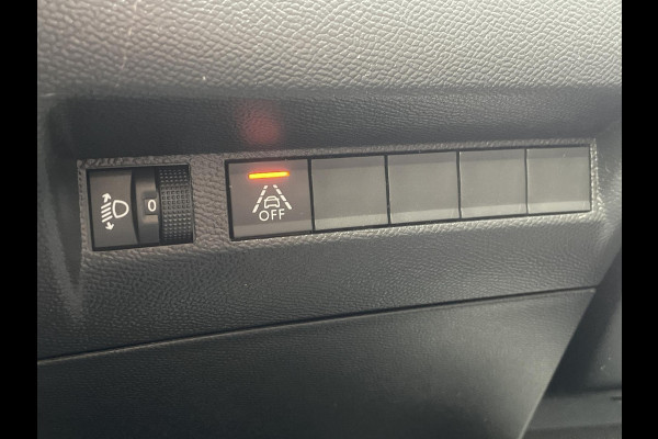 Peugeot 208 1.2 PureTech Blue Lease Allure | Two-tone | Apple Carplay & Android auto