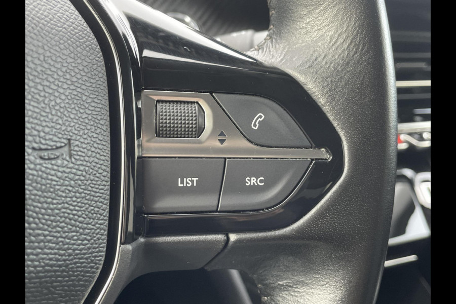 Peugeot 208 1.2 PureTech Blue Lease Allure | Two-tone | Apple Carplay & Android auto