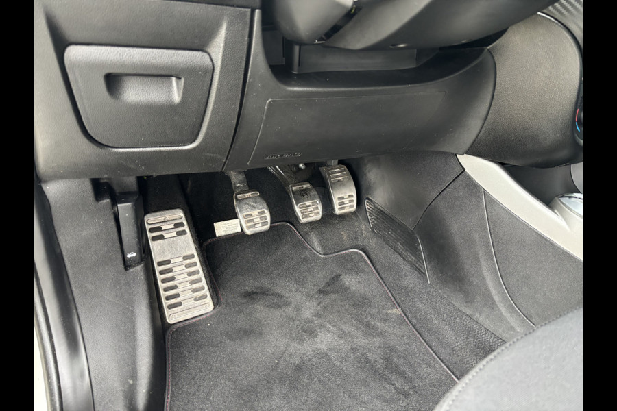 Alfa Romeo MiTo TwinAir 105PK | 17" velgen | Carbon aankleding | parkeersensoren achter