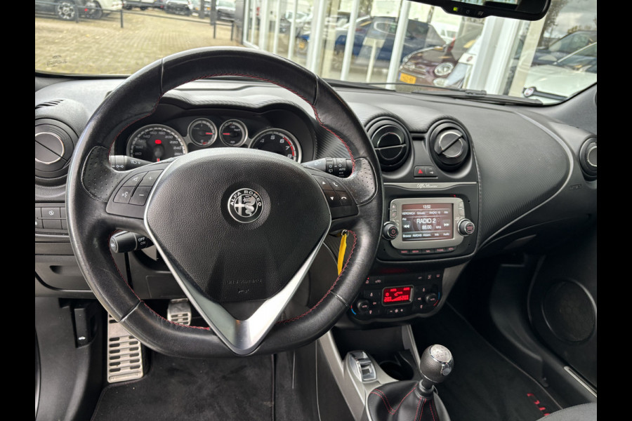 Alfa Romeo MiTo TwinAir 105PK | 17" velgen | Carbon aankleding | parkeersensoren achter