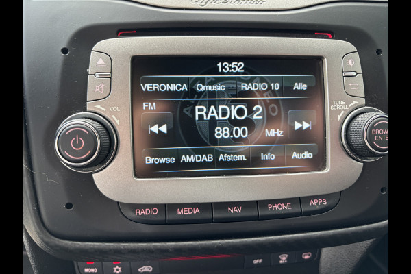 Alfa Romeo MiTo TwinAir 105PK | 17" velgen | Carbon aankleding | parkeersensoren achter