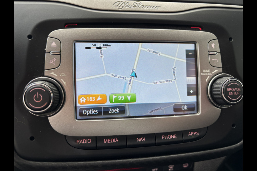 Alfa Romeo MiTo TwinAir 105PK | 17" velgen | Carbon aankleding | parkeersensoren achter