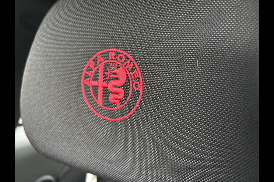 Alfa Romeo MiTo TwinAir 105PK | 17" velgen | Carbon aankleding | parkeersensoren achter