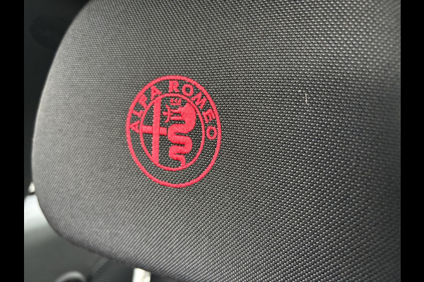 Alfa Romeo MiTo TwinAir 105PK | 17" velgen | Carbon aankleding | parkeersensoren achter
