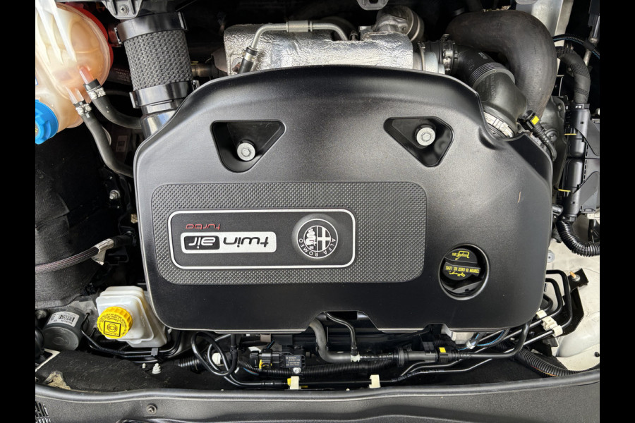 Alfa Romeo MiTo TwinAir 105PK | 17" velgen | Carbon aankleding | parkeersensoren achter
