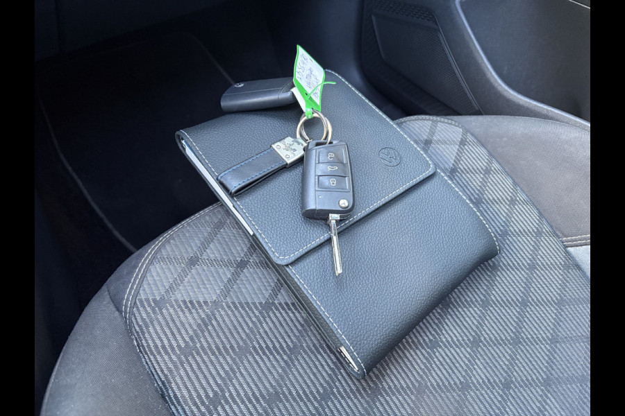 Volkswagen Taigo 1.0 TSi DSG R-Line Business SCHUIFDAK/KEYLESS/CAMERA/18INCH/DODEHOEK/ADAPT.CRUISE