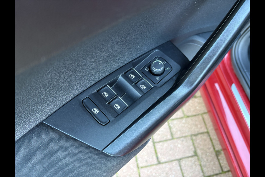 Volkswagen Taigo 1.0 TSi DSG R-Line Business SCHUIFDAK/KEYLESS/CAMERA/18INCH/DODEHOEK/ADAPT.CRUISE