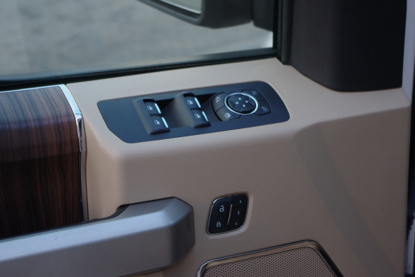 Ford USA F-150 3.5 V6 Ecoboost 370 PK SuperCrew, Trekhaak, Panoramadak, Stoelkoeling + -Verwarming, Leder