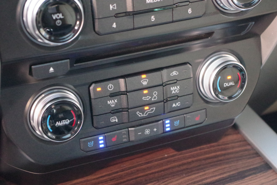 Ford USA F-150 3.5 V6 Ecoboost 370 PK SuperCrew, Trekhaak, Panoramadak, Stoelkoeling + -Verwarming, Leder