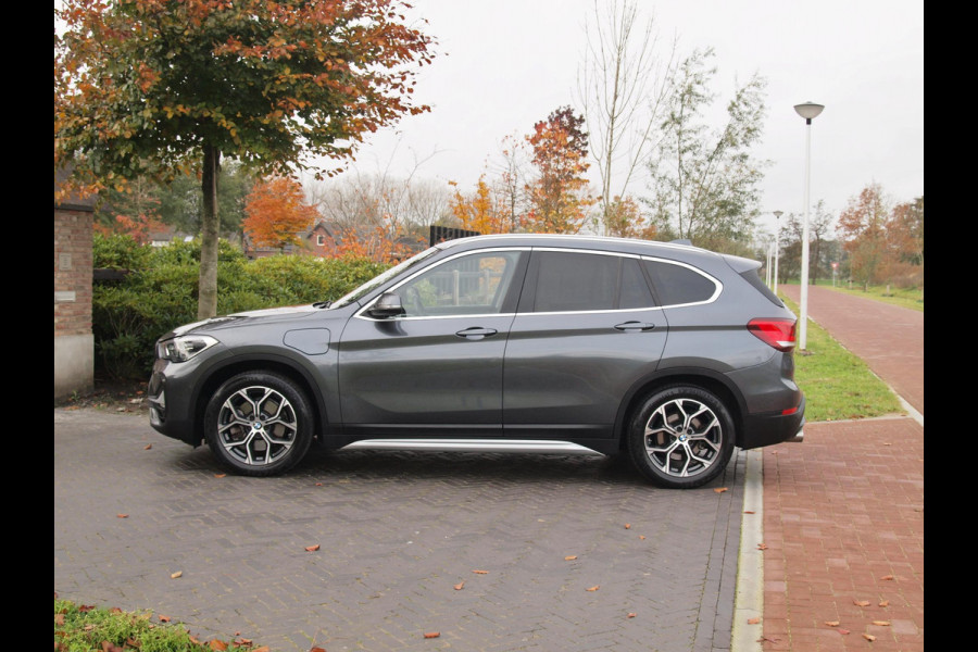 BMW X1 xDrive25e eDrive Edition | Head-Up Display | Harman Kardon | Apple Carplay | Sfeerverlichting | Trekhaak |