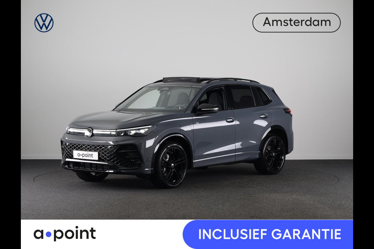 Volkswagen Tiguan 1.5 eHybrid R-Line Edition 204 pk Automaat (DSG) | Verlengde garantie | Navigatie | Panoramadak | Trekhaak (wegklapbaar) | Parkeersensoren (Park assist) | Achteruitrijcamera | Black Style pakket | R-Line |