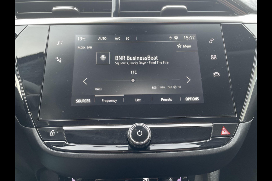 Opel Corsa 1.2 Level 3 | Two-tone | Camera | Apple Carplay & Android auto